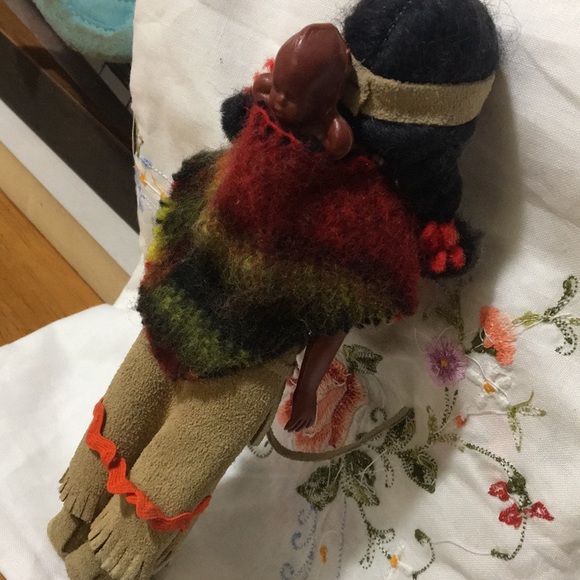 Cutest Carlson doll. Indian princess with papoose. Amazing detail and quality - Picture 7 of 16